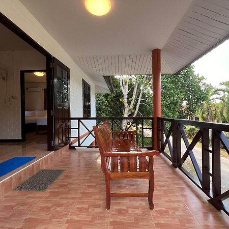 Naisang Hostel Chumphon Ngoại thất bức ảnh